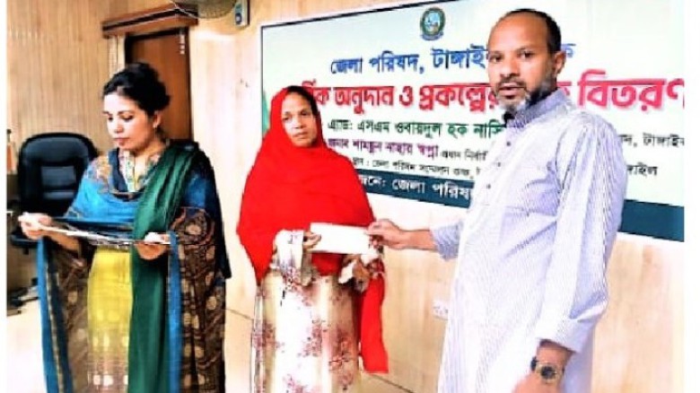 টাঙ্গাইলে ১২২ প্রতিষ্ঠান ও অসহায়দের মাঝে অনুদানের চেক বিতরণ