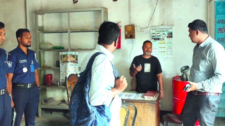 ভূঞাপুরে অতিরিক্ত দামে জ্বালানি বিক্রির দায়ে দুই প্রতিষ্ঠানকে জরিমানা