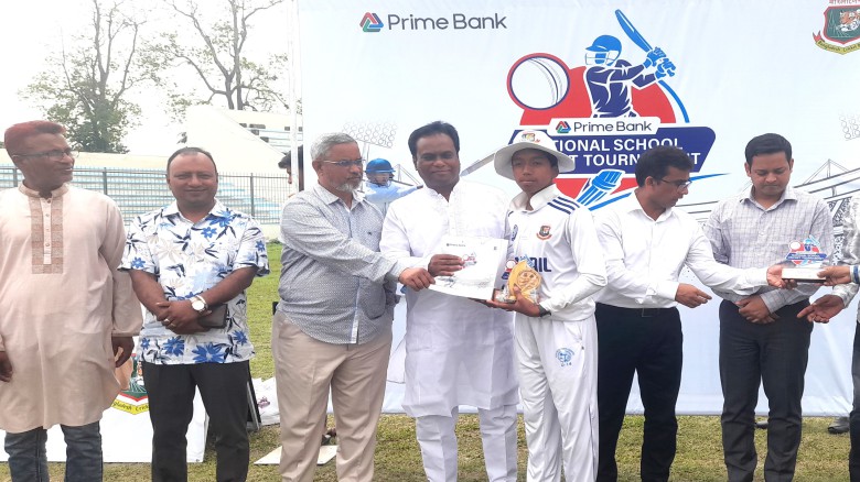 জাতীয় ক্রিকেট টুর্নামেন্টে টাঙ্গাইলে বিন্দুবাসিনী স্কুল চ্যা