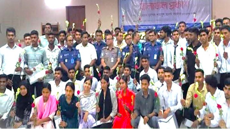 টাঙ্গাইলে ১২০ টাকায় পুলিশের চাকরি পেলেন ৬৮ জন