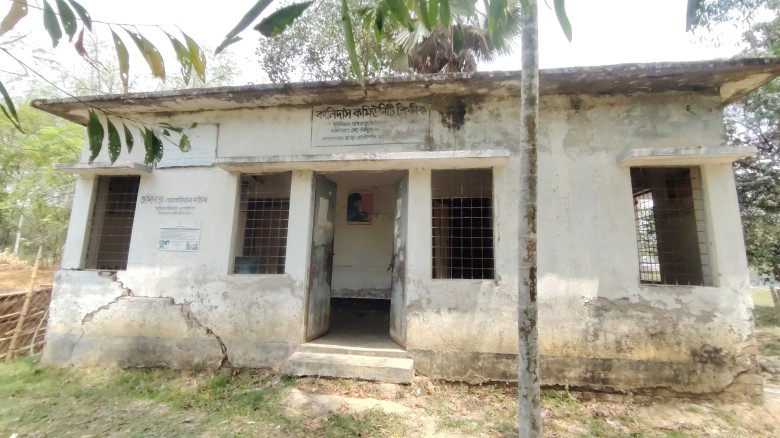 সখীপুরে ঝুঁকিপূর্ণ ভবনে স্বাস্থ্যসেবা, নেই পর্যাপ্ত ওষুধ সরব