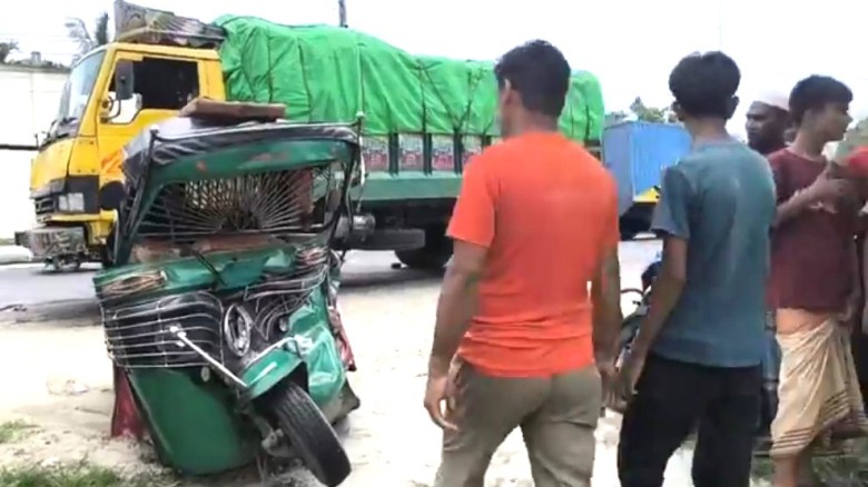 কালিহাতীতে ট্রাক-সিএনজি সংঘর্ষে চালকসহ নিহত ২