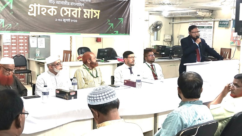 ছবির ক্যাপশন: মধুপুরে ইসলামী ব্যাংকের সমাবেশে বক্তব্য দেন ব্যাংকের ময়মনসিংহ জোনাল অফিসের এস ভিপি মোঃ আব্দুল জলিল।