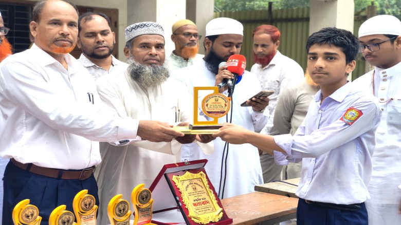 ঘাটাইলে টানা ৪০ দিন জামাতে নামাজ আদায়কারী শিক্ষার্থীদের সংবর