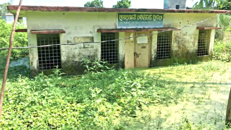 মির্জাপুরে পানির নিচে কমিউনিটি ক্লিনিক।। নেই স্বাস্থ্যসেবা