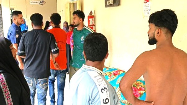 সখীপুরে ছেলের অটোরিকশার চার্জার খুলতে গিয়ে বাবার মৃত্যু