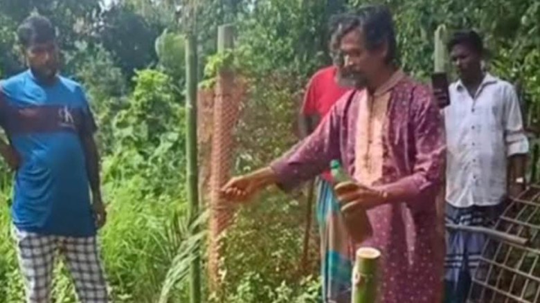 সখীপুরে সাপে কাটা নারীর মৃত্যুর পর কবরের পাশে ঝাড়ফুঁক, ওঝার