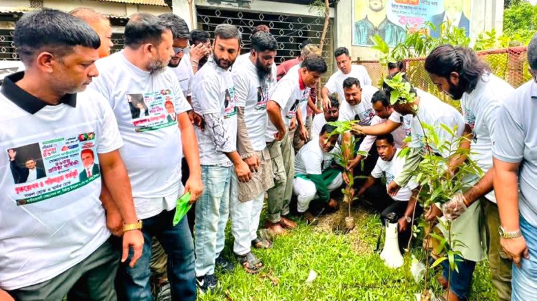 মির্জাপুরে স্বেচ্ছাসেবক দলের প্রতিষ্ঠাবার্ষিকীতে বৃক্ষরোপণ ও