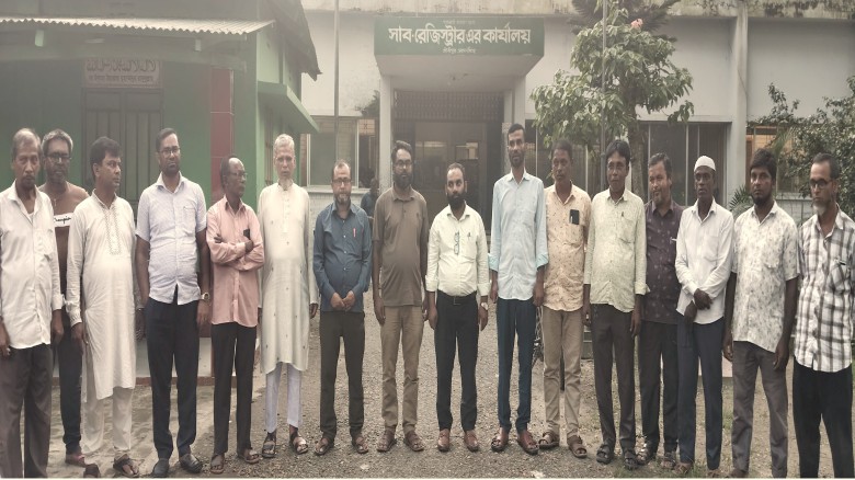 মুসাবিদা ফি বৃদ্ধির দাবিতে গৌরীপুরে দলিল লেখকদের কর্মবিরতী প