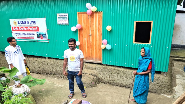 মির্জাপুরে বিধবা নারীকে ঘর দিলেন আর্ন অ্যান্ড লিভ ফাউন্ডেশন