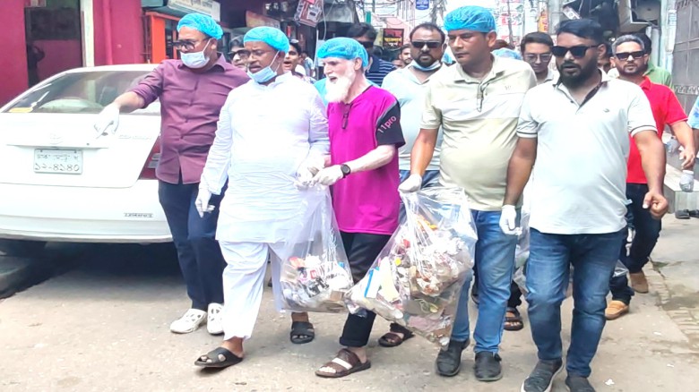 ডেঙ্গু প্রতিরোধে টাঙ্গাইলে জেলা যুবদলের  পরিচ্ছন্নতা  ও সচেত