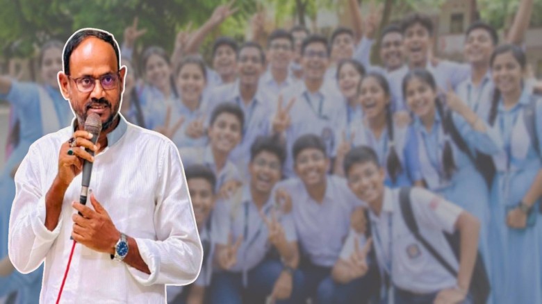 টাঙ্গাইলে জিপিএ-৫ পাওয়া শিক্ষার্থীদের সংবর্ধনা দিচ্ছেন প্রতি