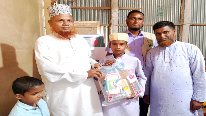 মধুপুরে এতিম শিক্ষার্থীর মাঝে শিক্ষা উপকরণ বিতরণ