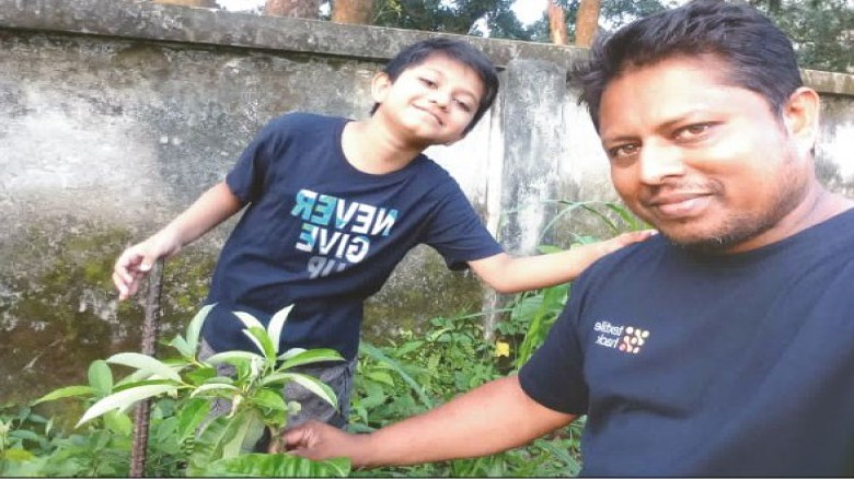 জোবায়ের অপু গাছের চারা রোপনই যার নেশা