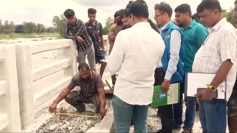 টাঙ্গাইলে ১০ কোটি টাকার সেতুতে রডের বদলে বাঁশ: এবার দুদকের অ