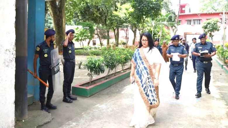 টাঙ্গাইল জেলা কারাগার পরিদর্শনে জেলা প্রশাসক শরীফা হক