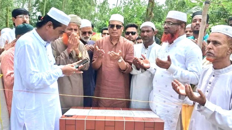 মধুপুরে বায়তুল আকসা জামে মসজিদের ভিত্তিপ্রস্তর স্থাপন করেন ম