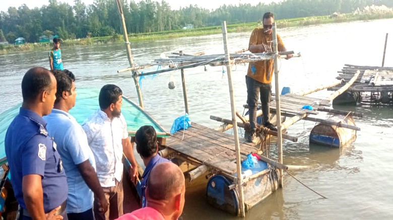 টাঙ্গাইলে অবৈধ বাংলা ড্রেজার দিয়ে বালু উত্তোলনের অভিযোগে ভ্র