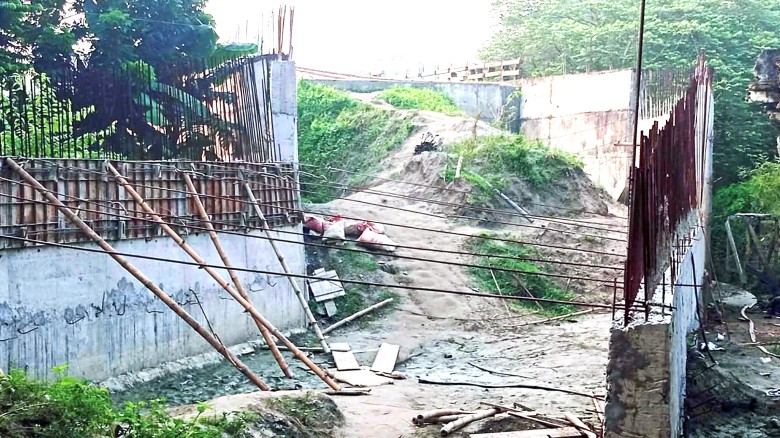 টাঙ্গাইলে কামারপাড়া ব্রিজ যেন এক অন্তহীন দুর্ভোগের নাম