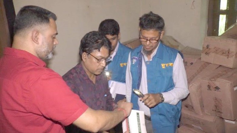 ঘাটাইল স্বাস্থ্য  কমপ্লেক্সের পরিত্যক্ত টয়লেটে পাওয়া গেলো বি