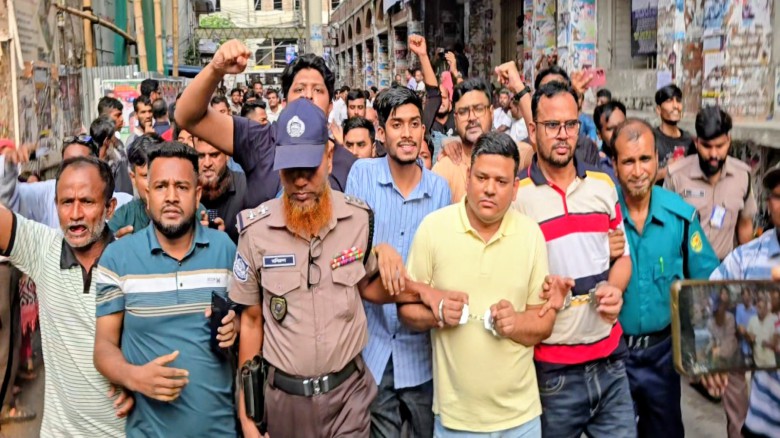 রাজনৈতিক মামলায় আত্মসমর্পণ করে কারাগারে শ্রমিকদল নেতা মোকলেস