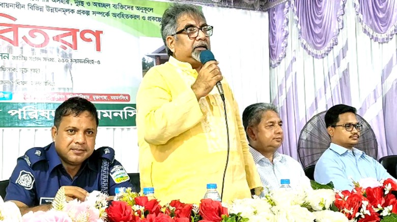 মুক্তাগাছায় ১৮ প্রকল্পে ১৩ লাখ ৭৫ হাজার টাকার চেক বিতরণ