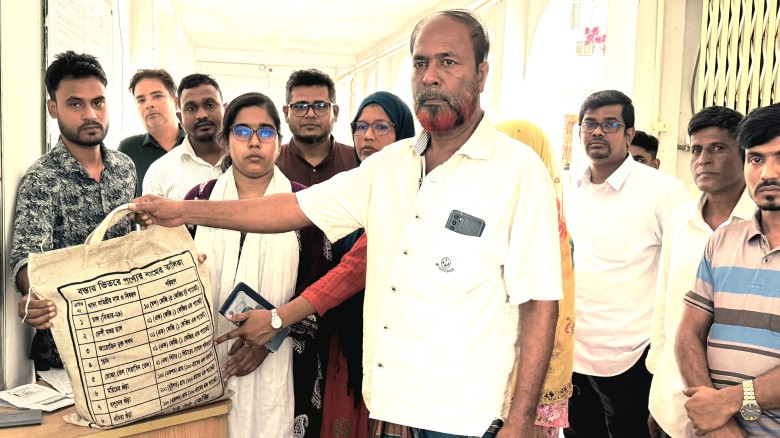 ধনবাড়ীতে ১০০ হতদরিদ্র পরিবারের মাঝে ত্রাণসামগ্রী বিতরণ