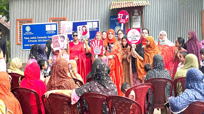 টাঙ্গাইলে কিশোরীদের মাঝে বিনামূলে স্যানিটারি ন্যাপকিন বিতরণ