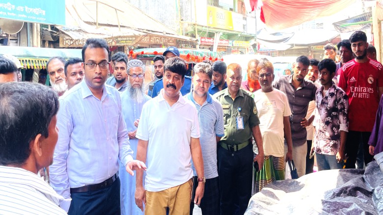 মির্জাপুরে ফুটপাত দখলমুক্ত করতে অভিযান, জরিমানা