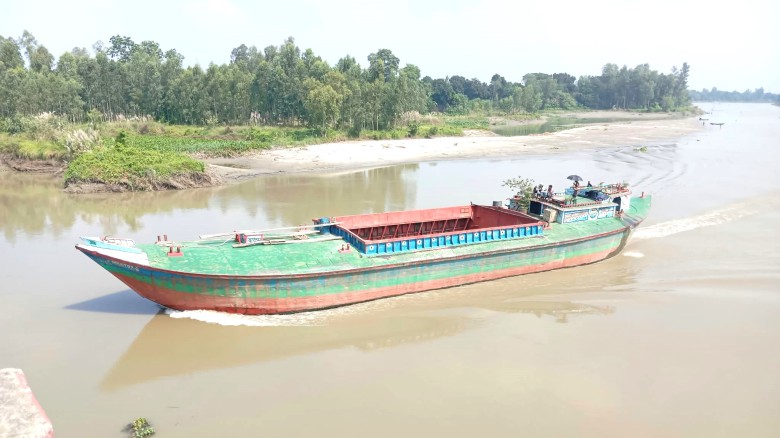 মির্জাপুরে বংশাই নদে অবৈধ বালু উত্তোলন, শ্রমিককে ৫০ হাজার টা