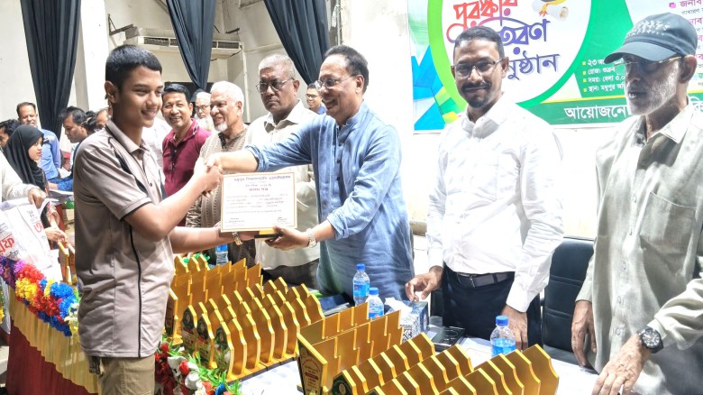 সরকারি প্রাথমিক বিদ্যালয়ে তেমন পড়ালেখা হয়না, তদারকি বাড়ান ..