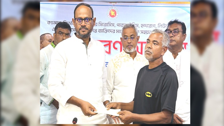 চিকিৎসা ও উন্নয়ন কার্যক্রম তৃণমূলে পৌঁছে দিতে কাজ করছে সরকার